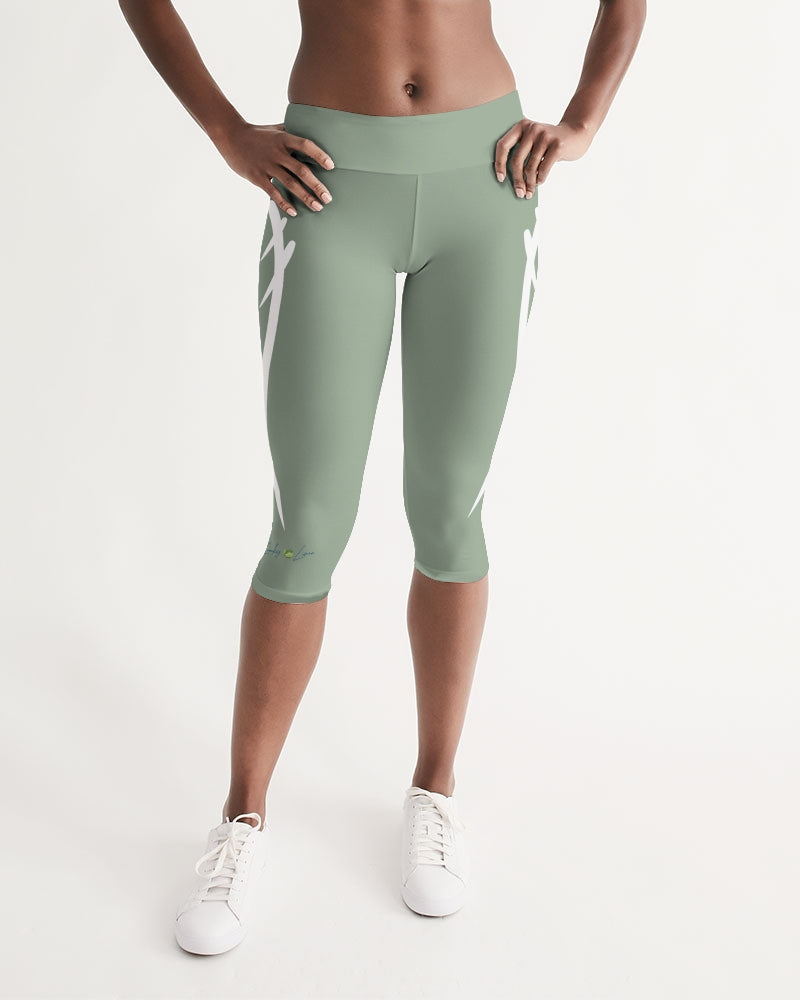 Signature Lucky Lime Sage Women's Mid-Rise Capri