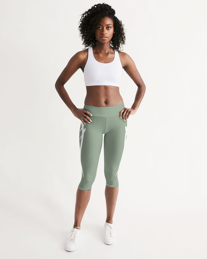Signature Lucky Lime Sage Women's Mid-Rise Capri