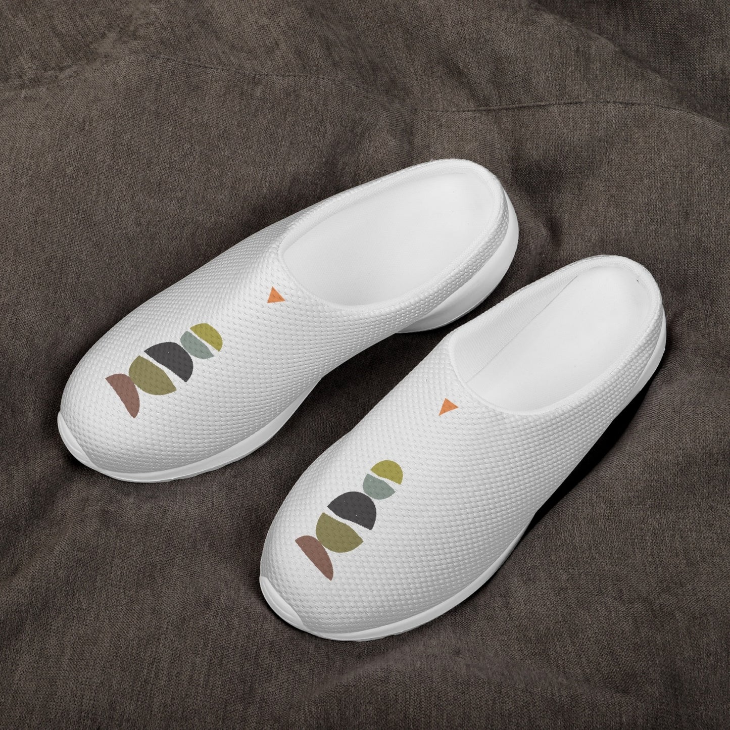 Layered Stones Casual Mesh Non-Woven Slippers