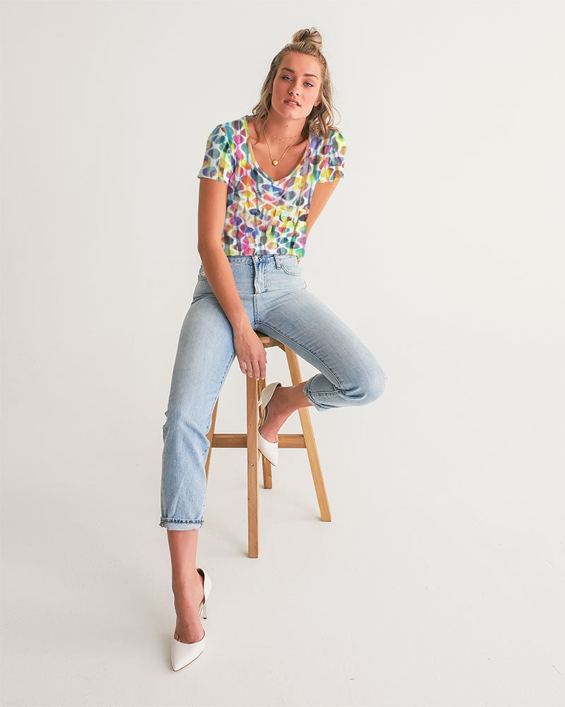 Vieste Women's All-Over Print V-Neck Tee