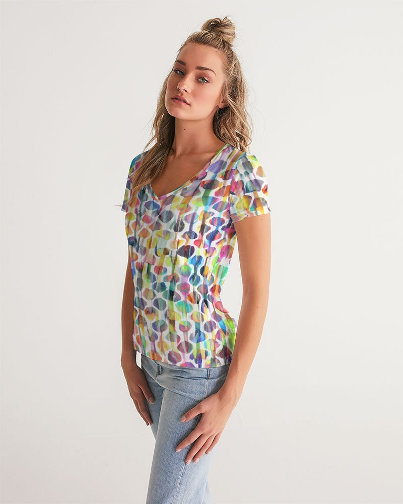 Vieste Women's All-Over Print V-Neck Tee